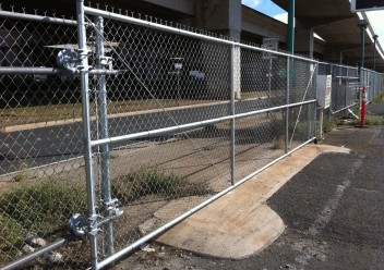 Chain-Link-Roll-Gate-Driveway-2