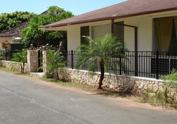 Hawaii Ornamental Fence Rock Wall