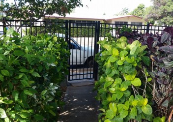 Oahu Gate Entry Fence