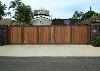 Hawaii Wood Slide Gate