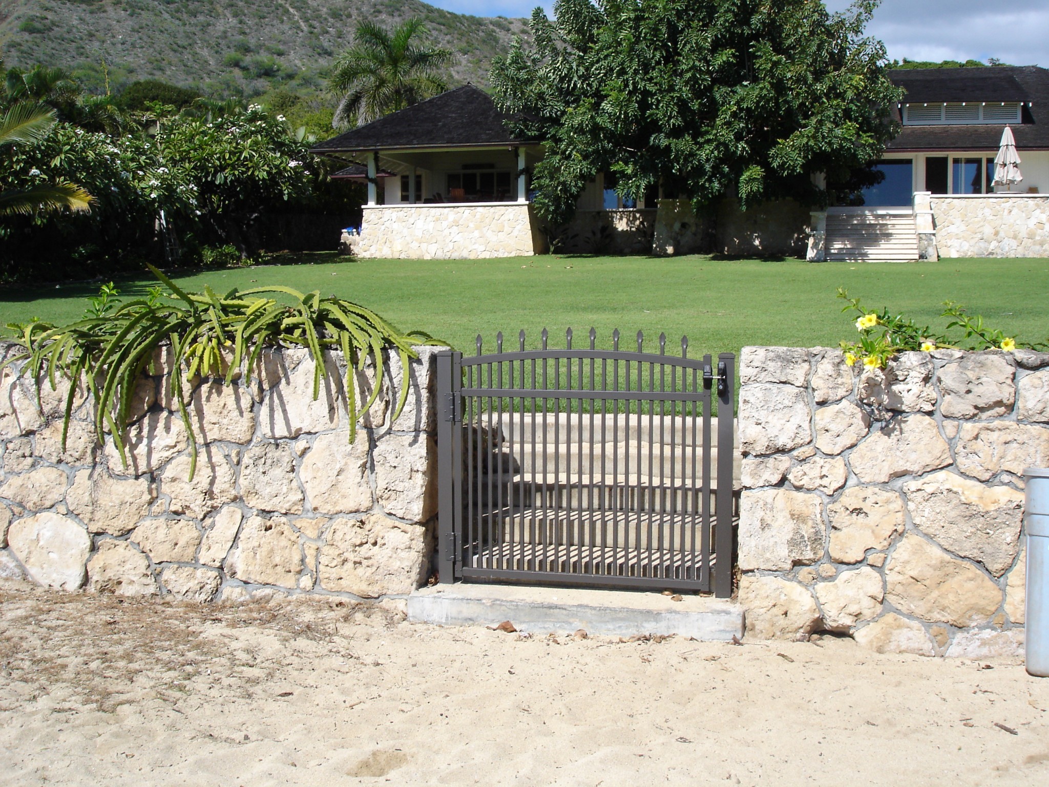 aluminum main gate