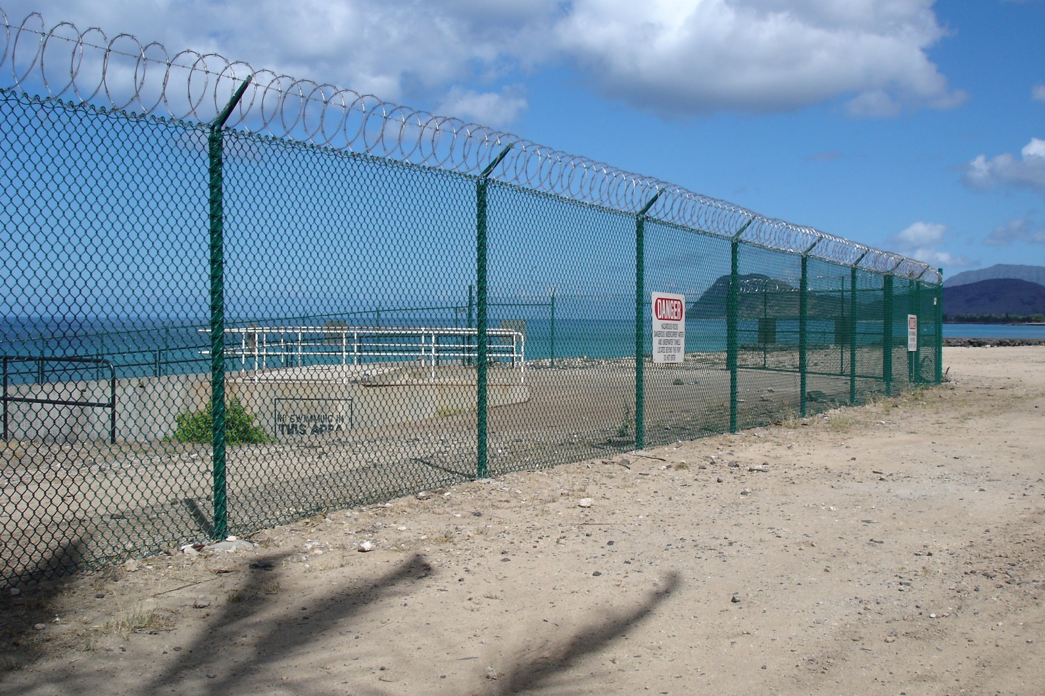 Hawaii Chain Link Fence Barbed Wire